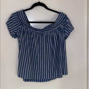 American Eagle Off thé shoulder top